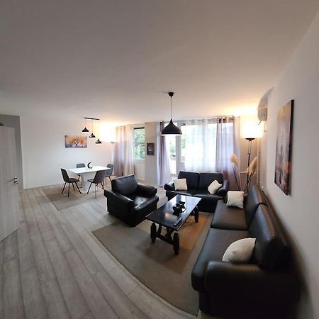 City Center Apt Wfree P Skopje Buitenkant foto