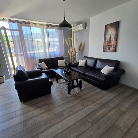 City Center Apt Wfree P Skopje Buitenkant foto
