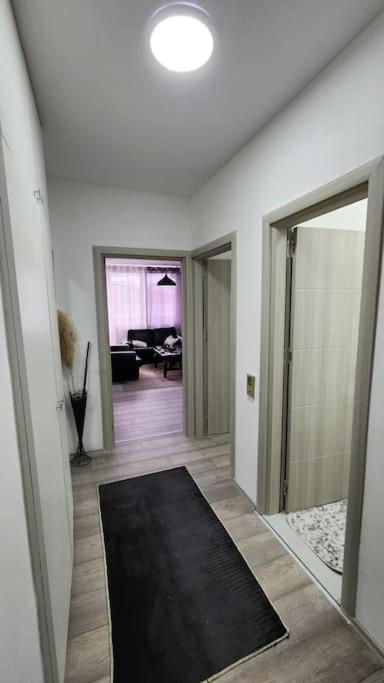 City Center Apt Wfree P Skopje Buitenkant foto