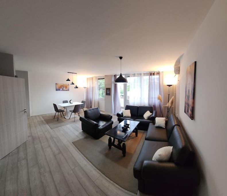 City Center Apt Wfree P Skopje Buitenkant foto